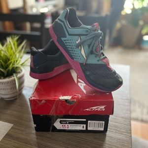 Altra HIIT 2 Cross Training Shoe pink/blue size 11